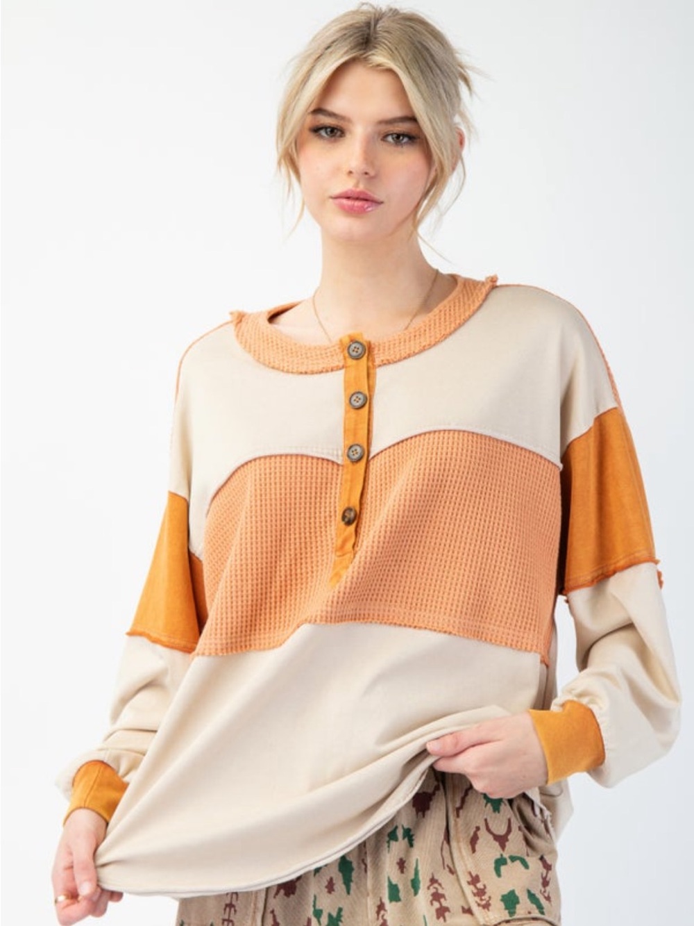 🆕 EASEL Washed Color Block Terry Knit
Henley Top RUST KHAKI MEDIUM